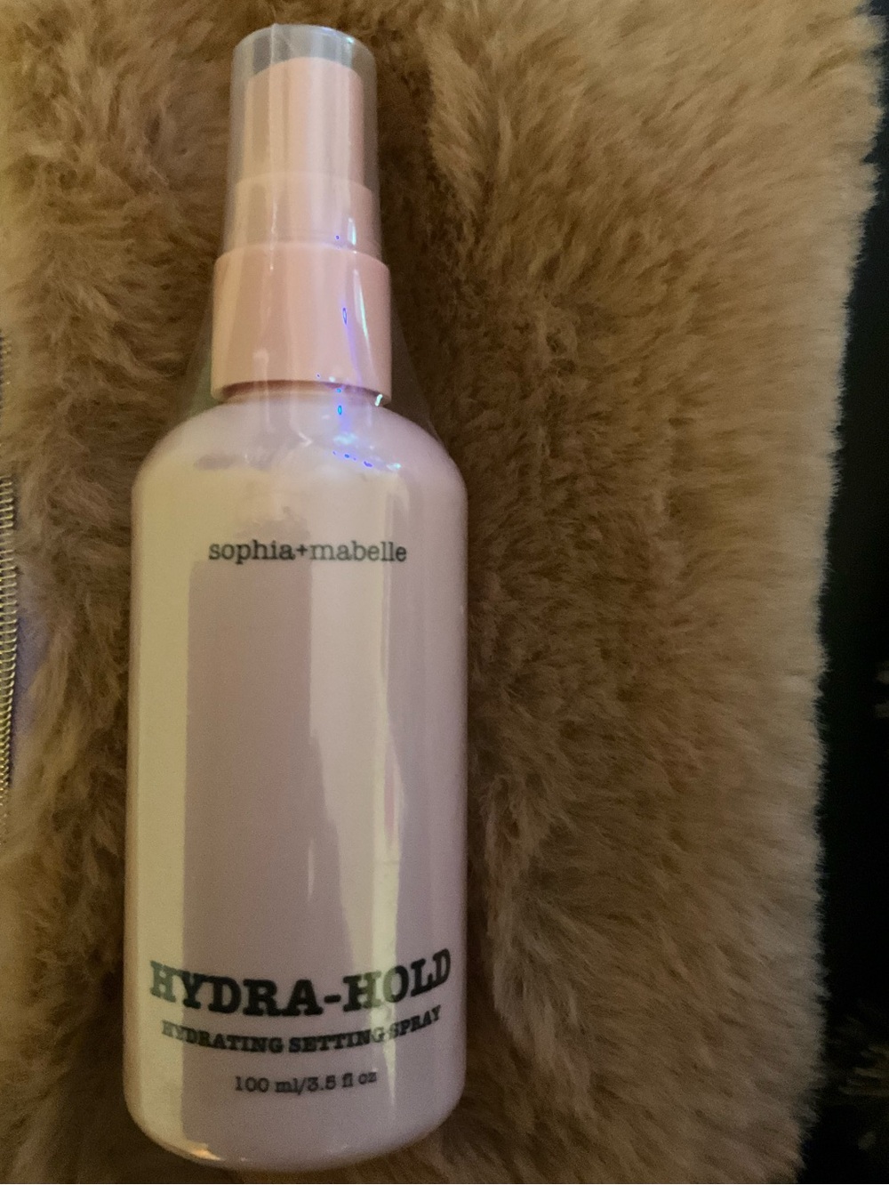 Sophia + Mabelle Hydra-Hold setting spray